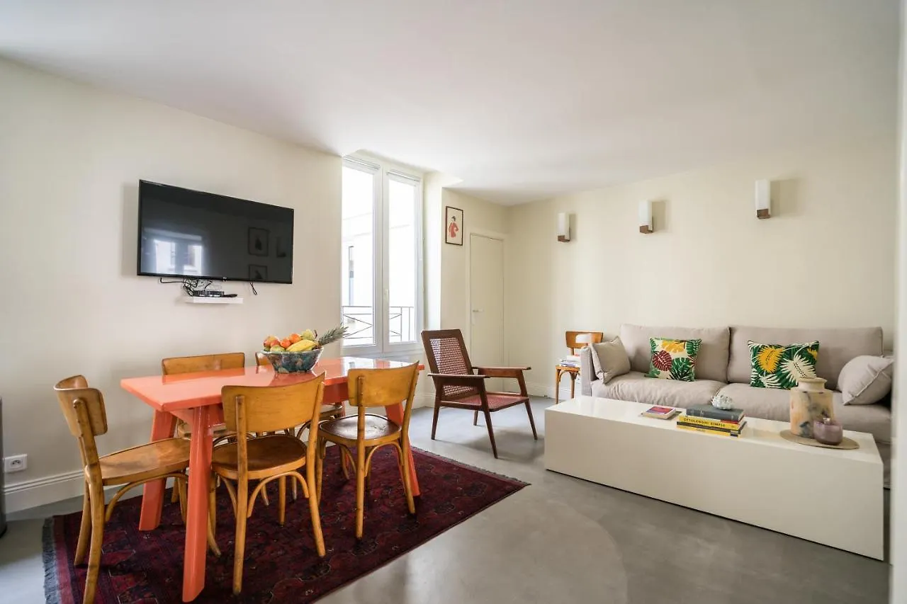 Elegant And Modern Parisian Charm Παρίσι